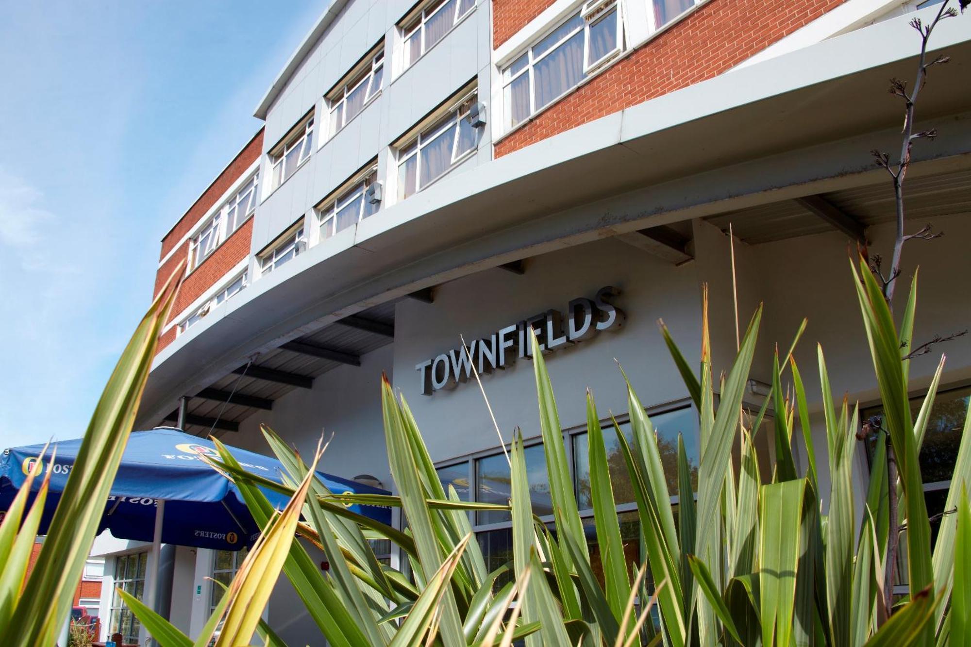Best Western Manchester Altrincham Cresta Court Hotel Exterior foto
