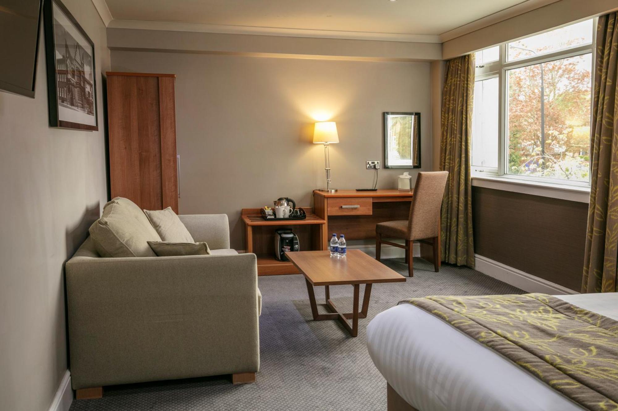 Best Western Manchester Altrincham Cresta Court Hotel Exterior foto
