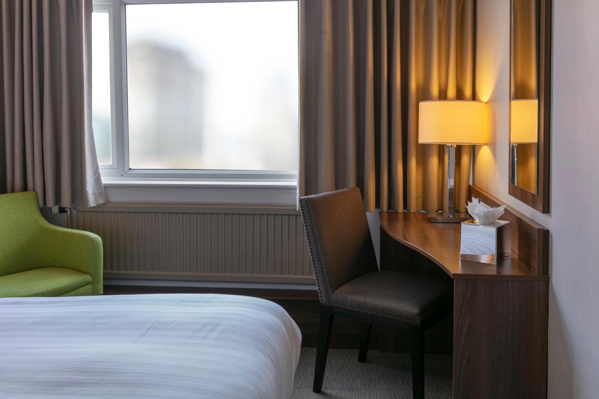 Best Western Manchester Altrincham Cresta Court Hotel Exterior foto