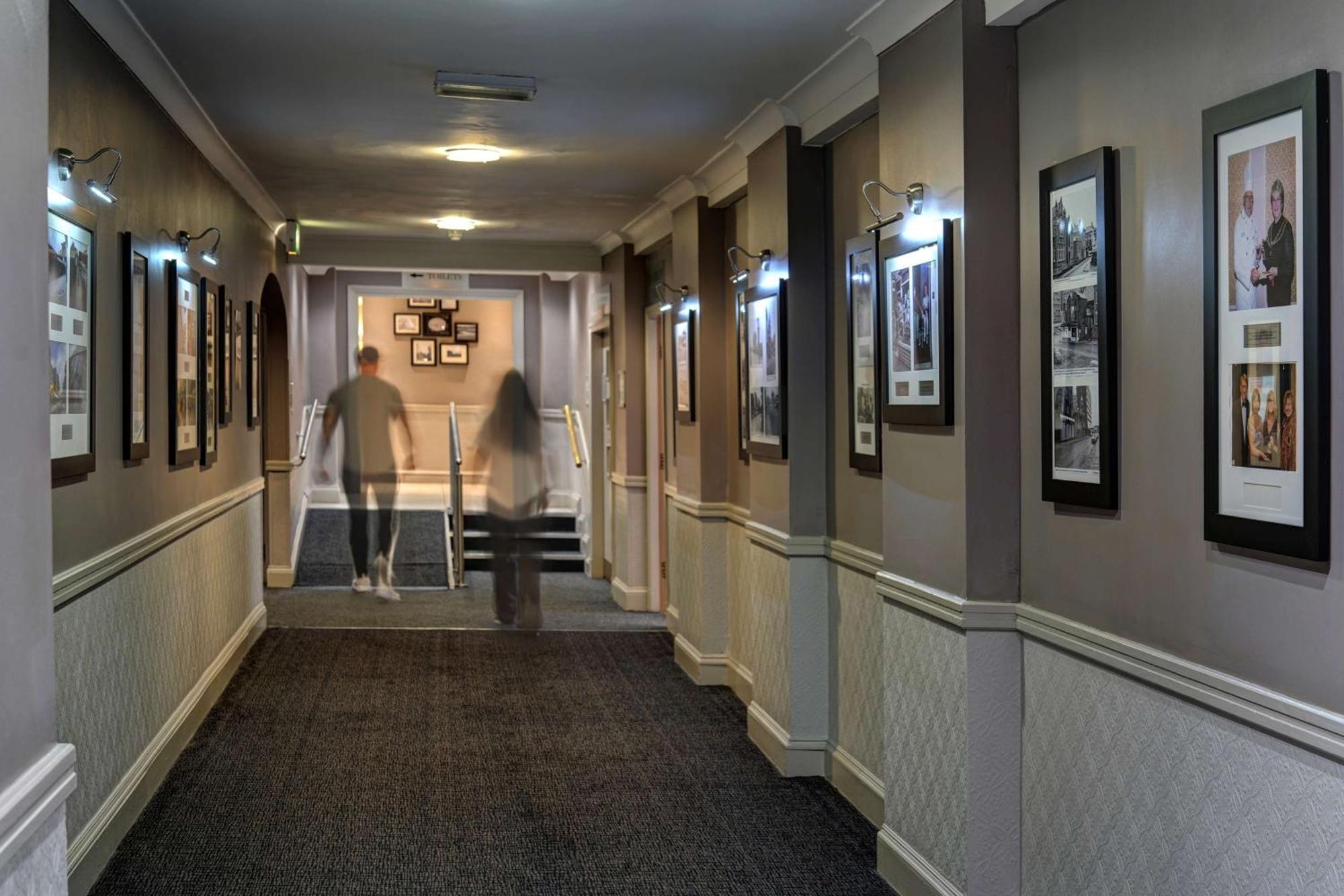 Best Western Manchester Altrincham Cresta Court Hotel Exterior foto